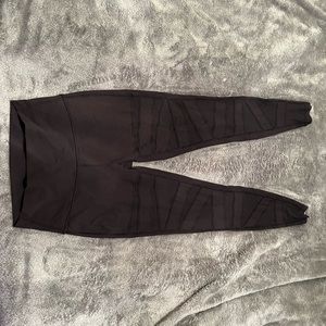 Black Lululemon Tech Mesh Wunderunder leggings